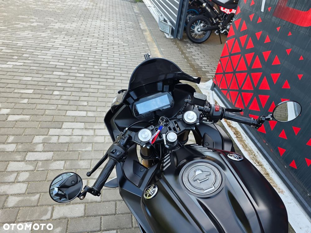 Yamaha YZF - 17