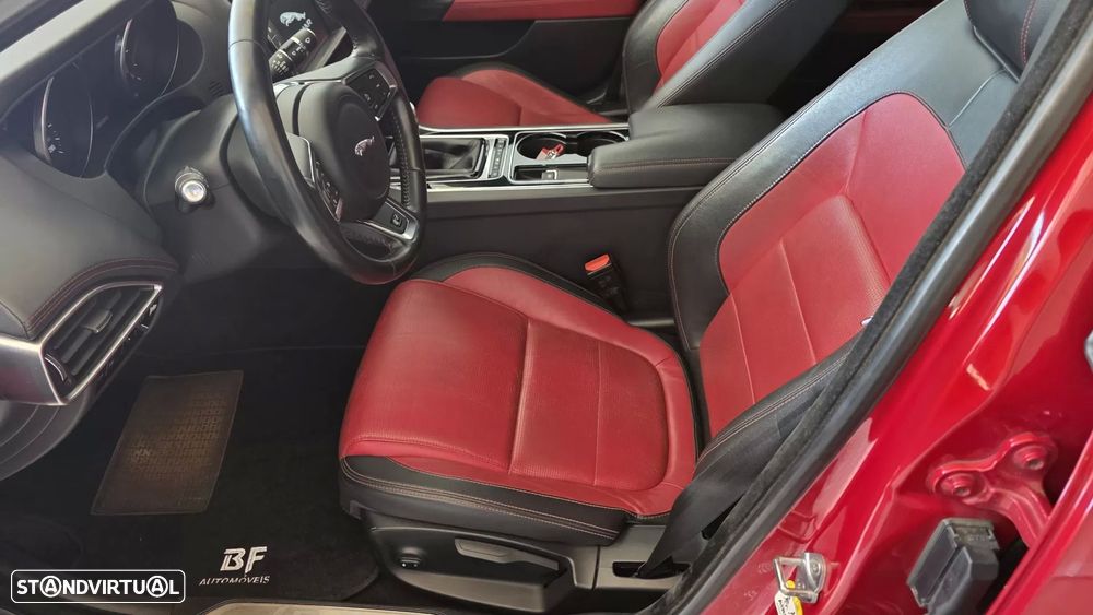 Jaguar XE 2.0 D R-Sport - 37