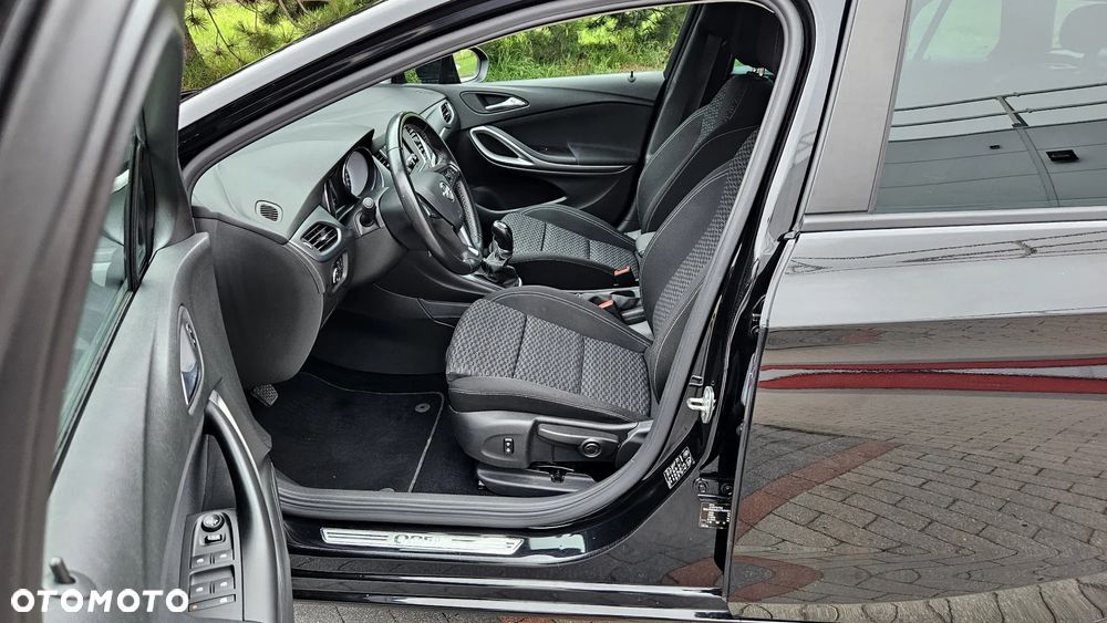 Opel Astra 1.4 Turbo Business - 23