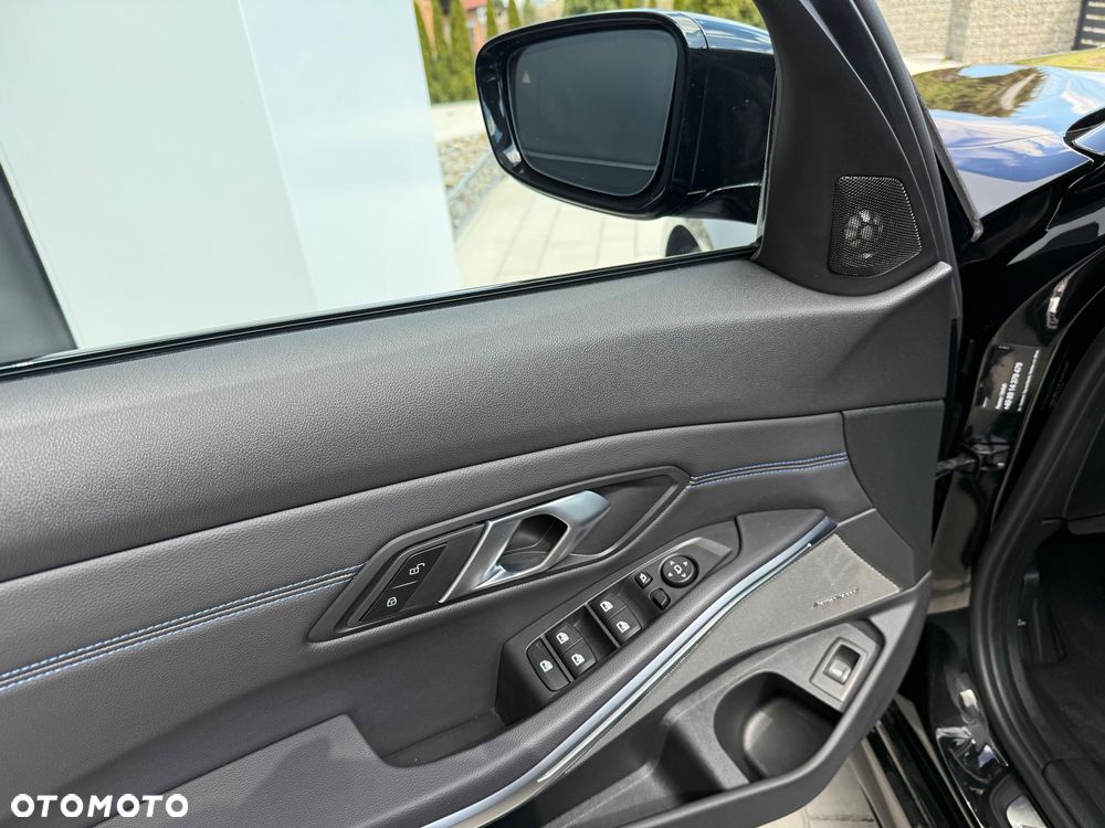 BMW Seria 3 320d xDrive M Sport Shadow - 31