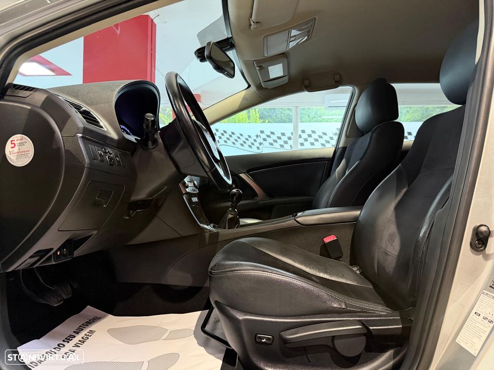 Toyota Avensis SW 2.0 D-4D Exclusive +GPS - 10