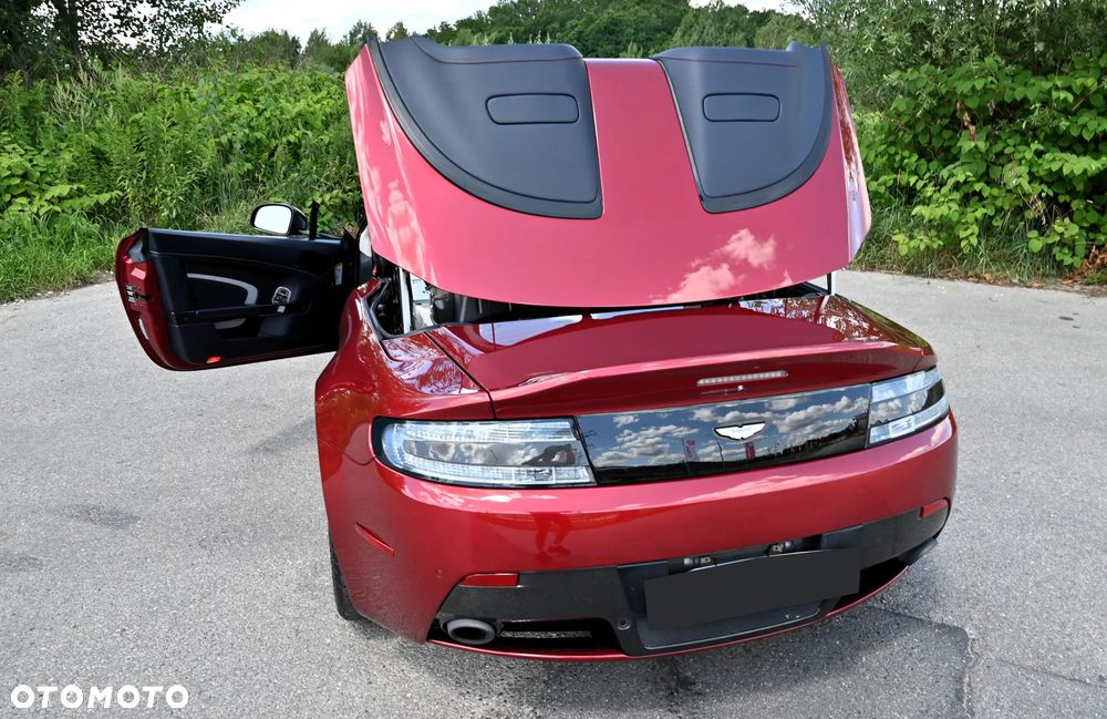 Aston Martin Vantage - 21