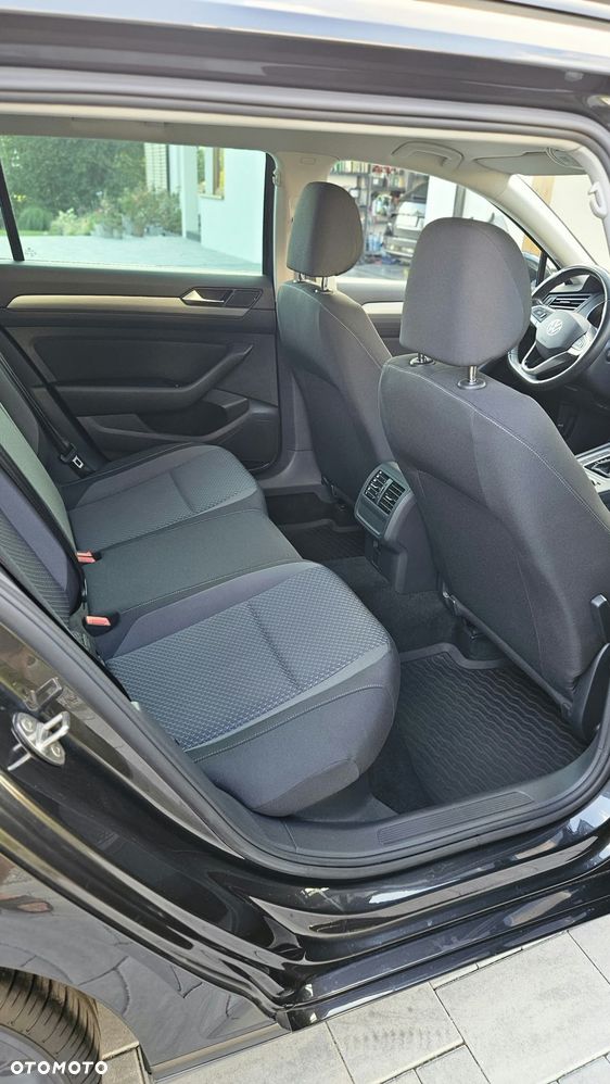 Volkswagen Passat Variant 2.0 TDI EVO Elegance DSG - 20
