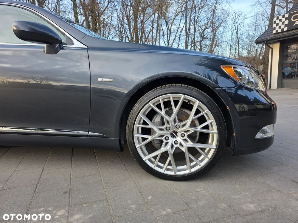 Lexus LS - 4