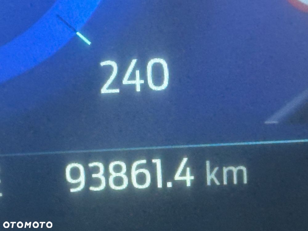 Ford Kuga - 10