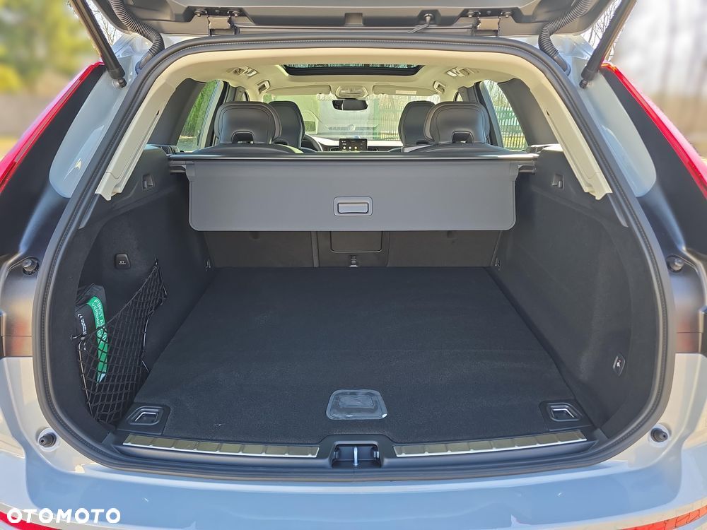 Volvo XC 60 T6 Plug-In Hybrid AWD Ultra Dark - 9