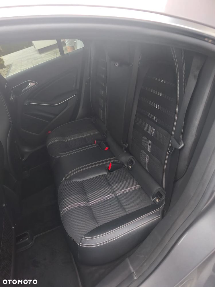 Mercedes-Benz CLA 180 7G-DCT AMG Line - 22