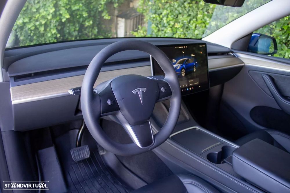 tesla model-y ver-long-range-tra-o-integral - 11