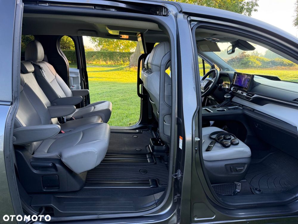 Toyota Sienna - 23