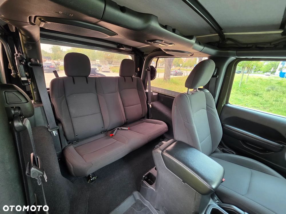 Jeep Wrangler - 27