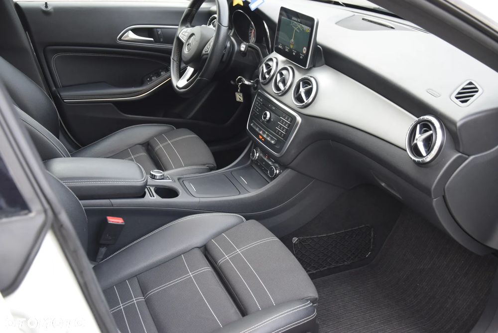 Mercedes-Benz CLA 250 7G-DCT - 19