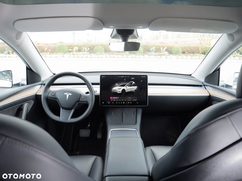 Tesla Y Long Range AWD - 23