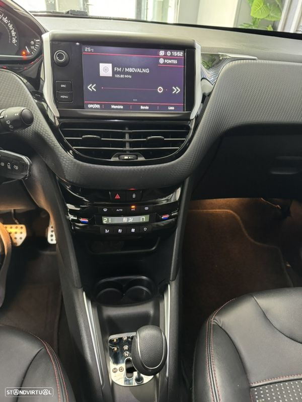 Peugeot 208 1.2 PureTech GT Line EAT6 - 8