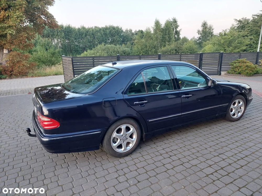 Mercedes-Benz Klasa E - 9
