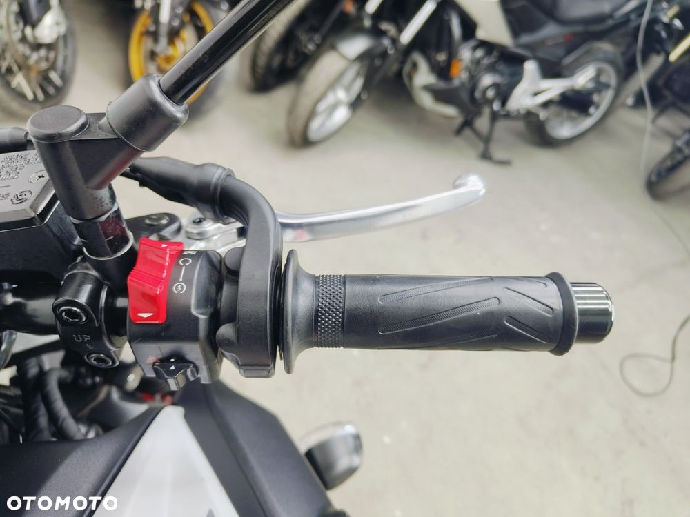 Yamaha MT - 16