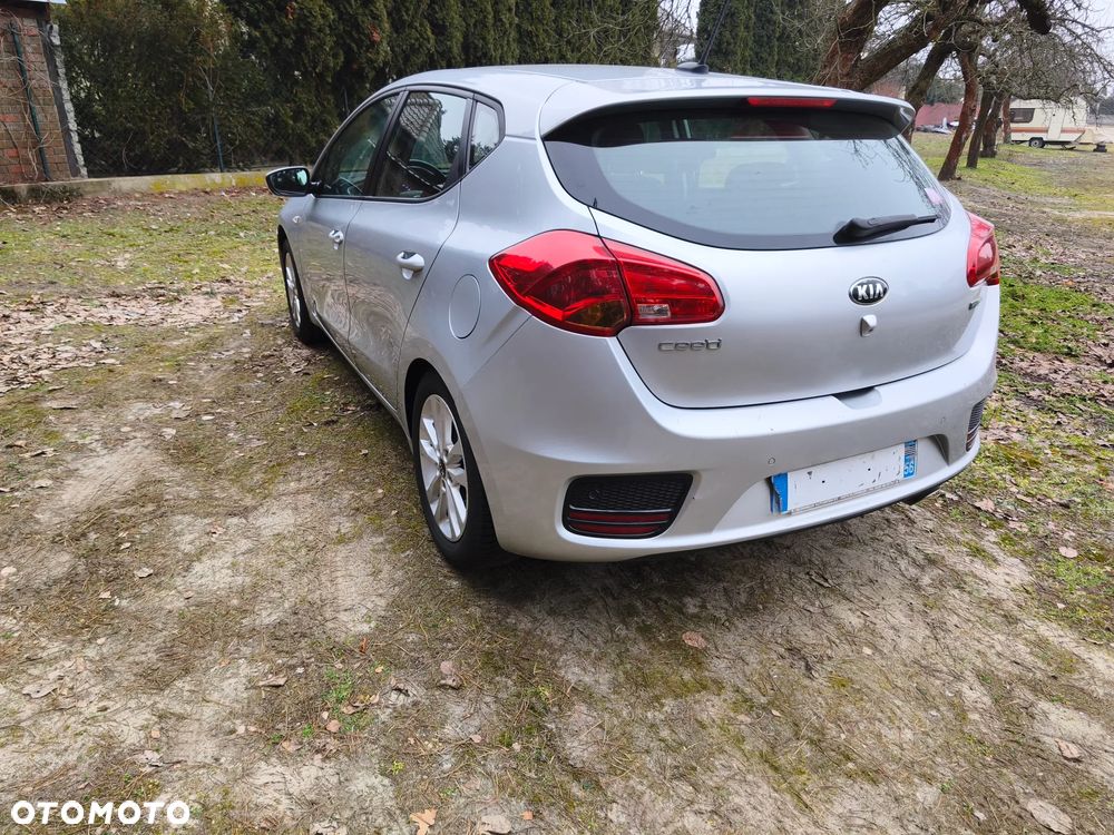 Kia Ceed 1.6 CRDi 136 ISG Dream-Team Edition - 5