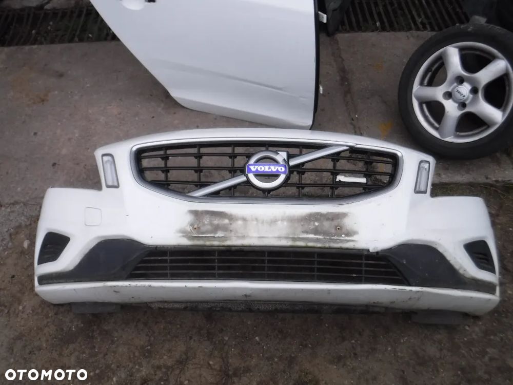 Volvo V60 S60 II zderzak przod R-Design R Design  614-46 - 7