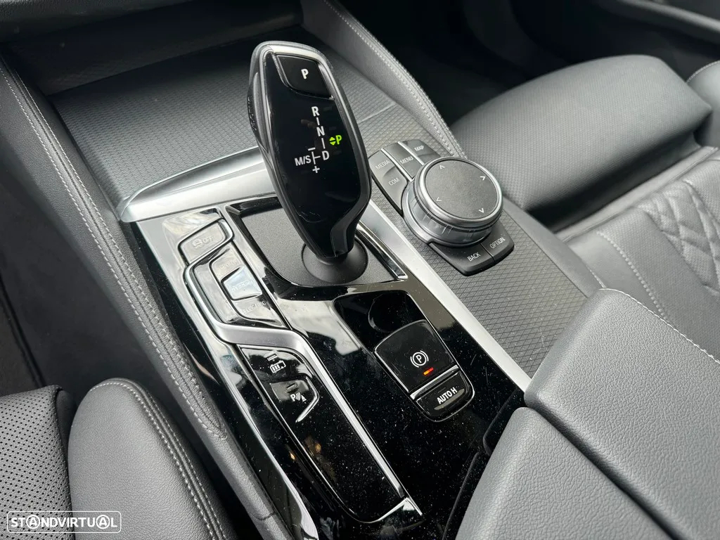 BMW 530 e Pack Desportivo M - 9