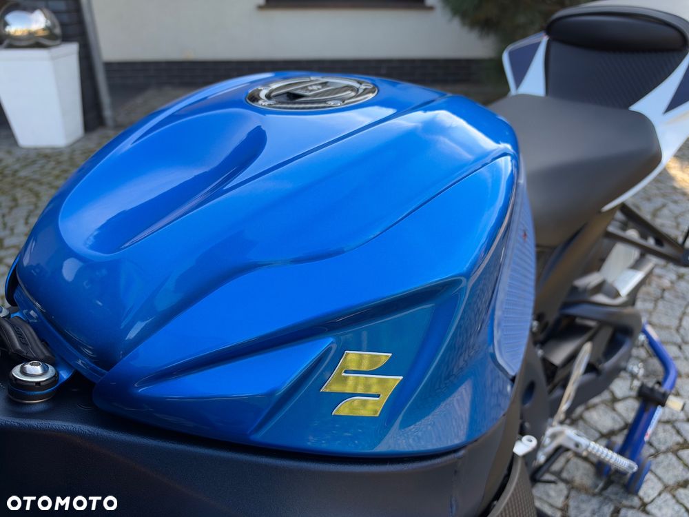 Suzuki GSX-R - 35