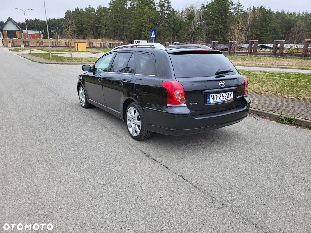 Toyota Avensis 1.8 VVT-i Executive - 4