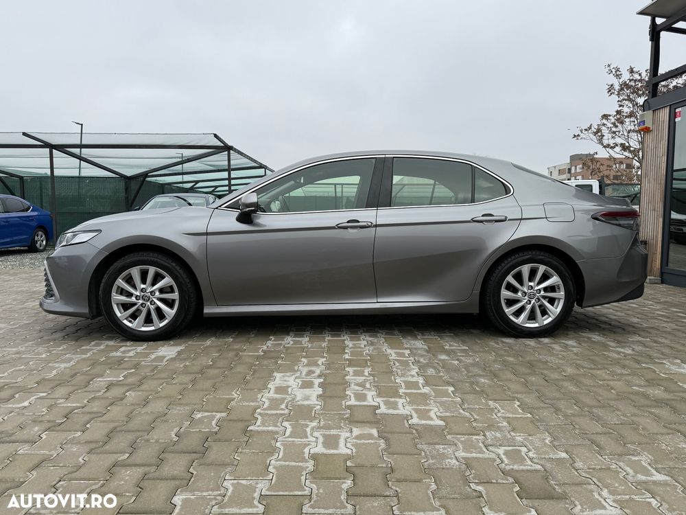 Toyota Camry Luxury - 6