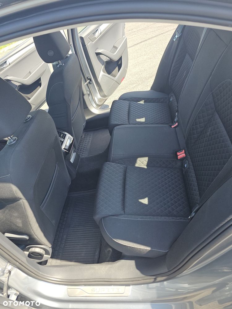 Skoda Superb 2.0 TDI Ambition DSG - 11