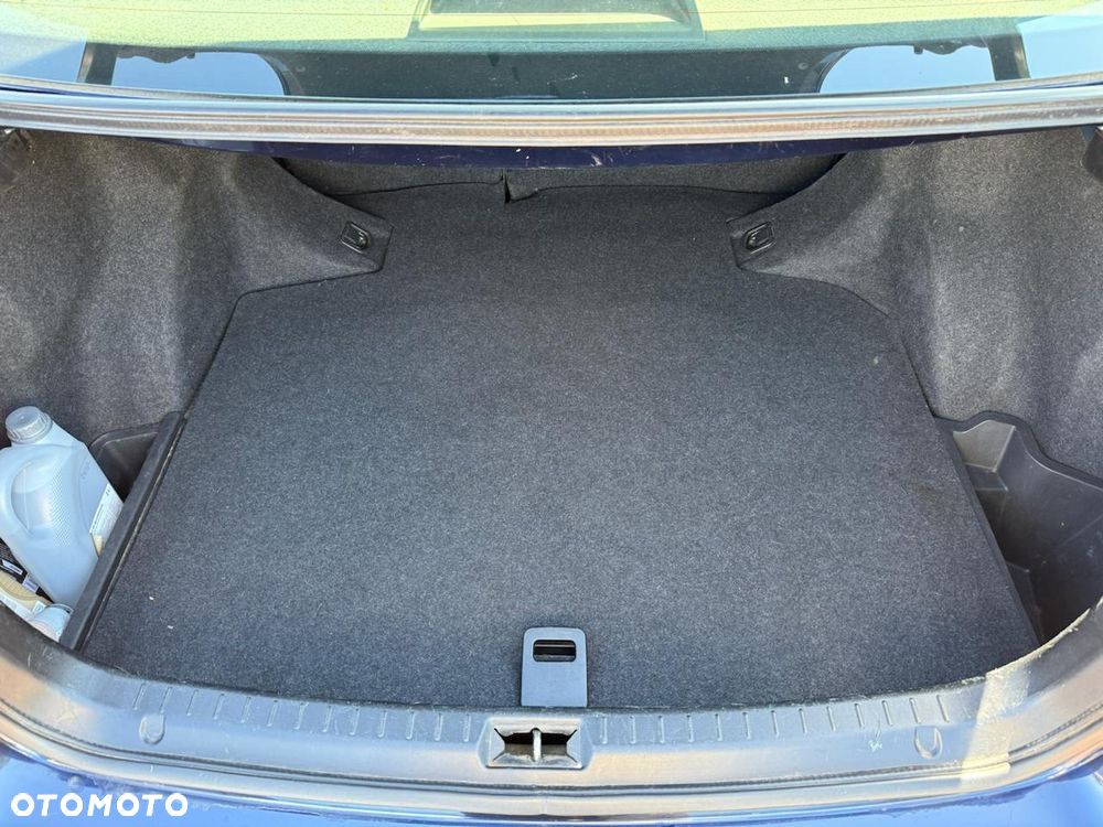 Toyota Avensis 2.0 D-4D Sol - 17