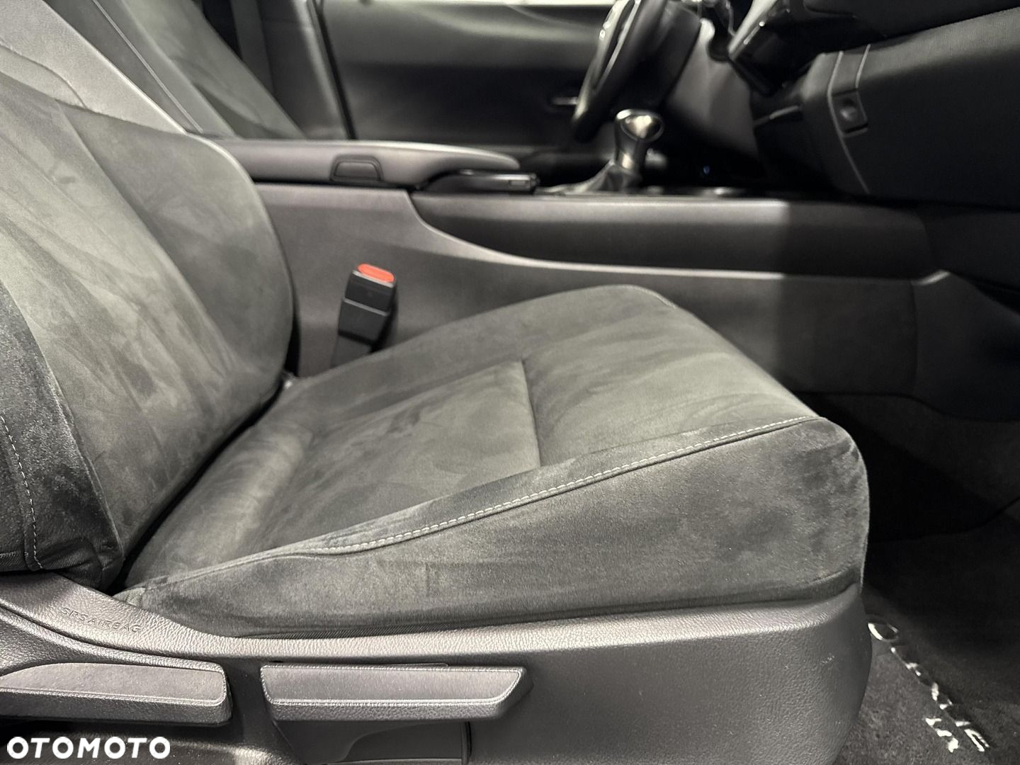 Lexus UX 200 Optimum 2WD - 17