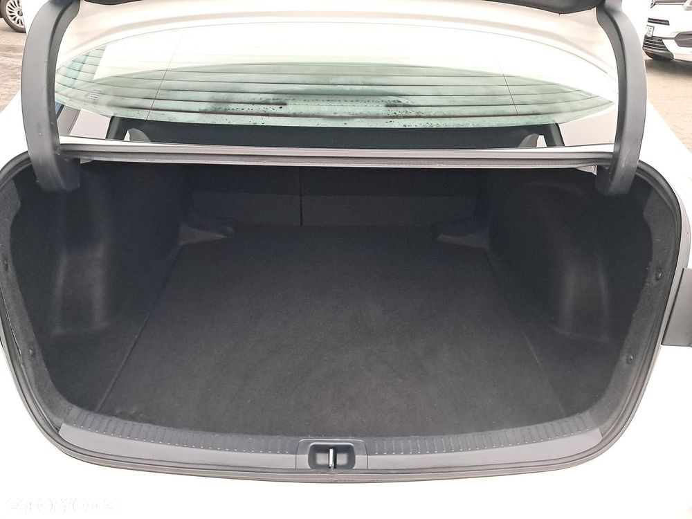 Toyota Corolla 1.8 Hybrid Comfort - 12