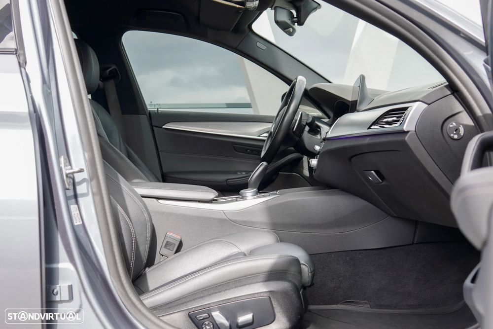 BMW 530 e Pack Desportivo M - 34