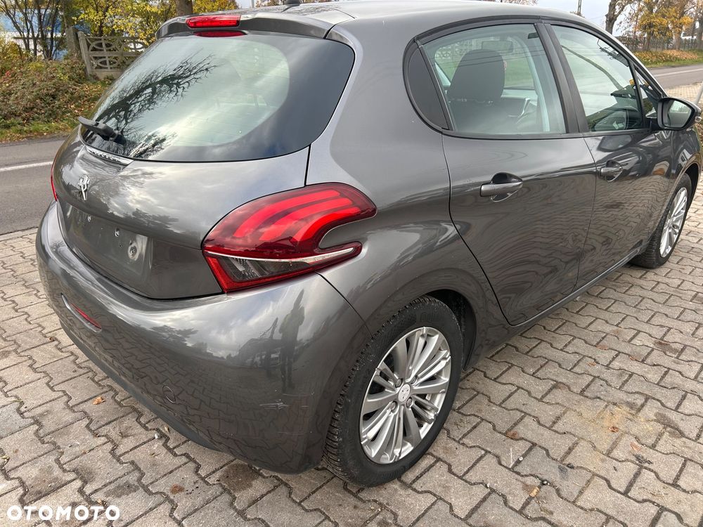 Peugeot 208 - 4