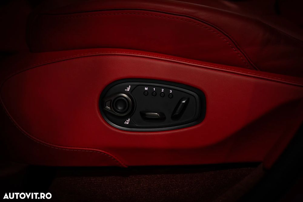 Aston Martin DBX - 19