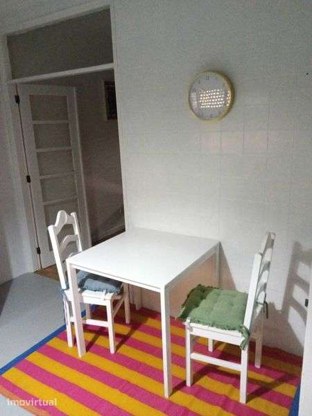 Arrenda-se Apartamento T2 A Professores - Grande imagem: 2/9