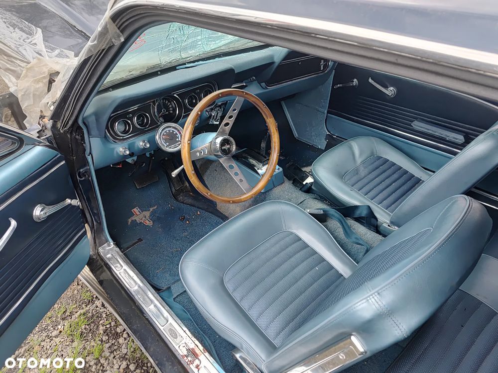 Ford Mustang - 25