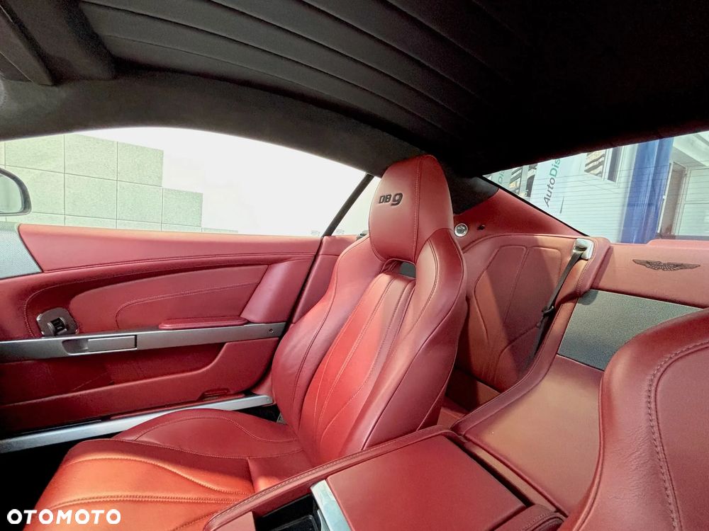 Aston Martin DB9 - 28