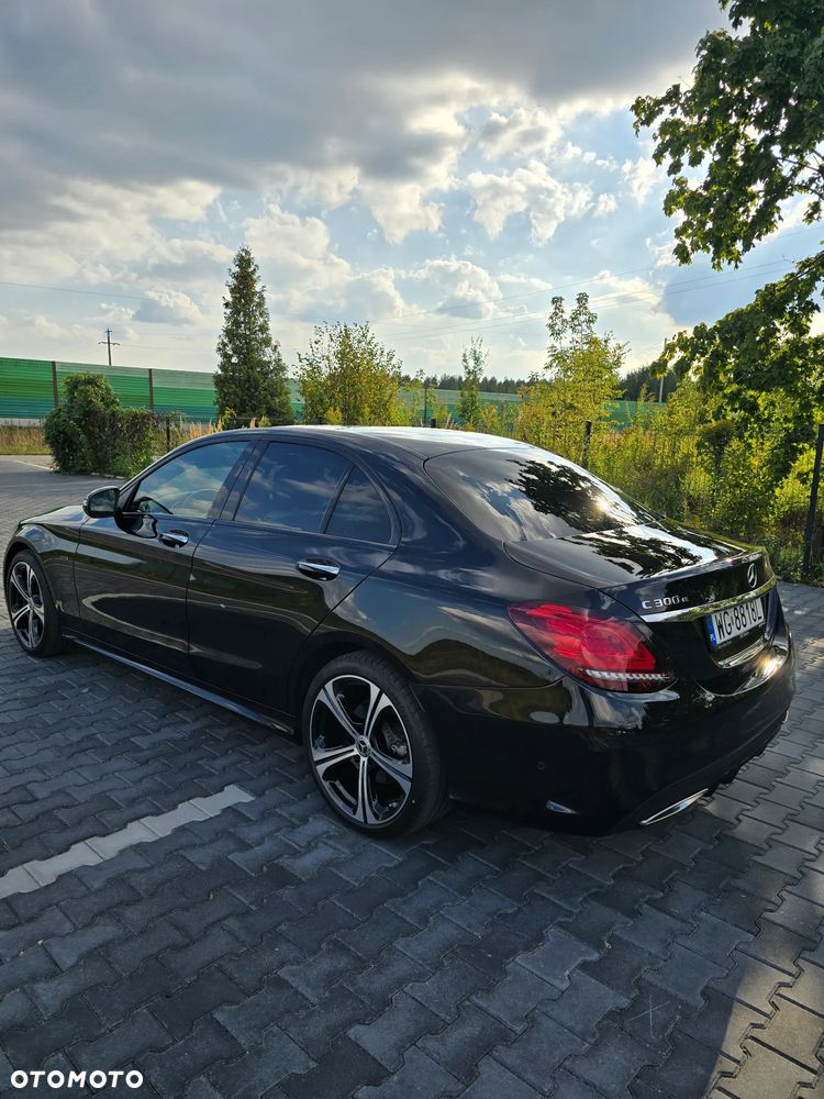 Mercedes-Benz Klasa C 300 e 9G-TRONIC - 39