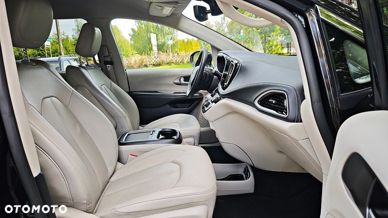 Chrysler Pacifica - 16