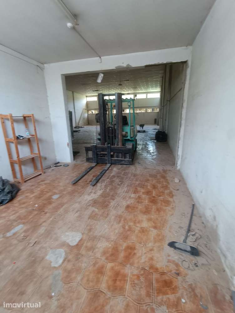 Pavilhão com 550m2 em Vila Frescainha (São Pedro) - Barcelos - Grande imagem: 5/14