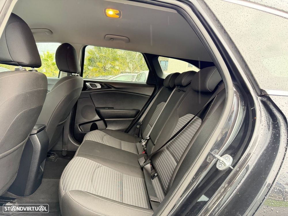 Kia Ceed SW 1.6 CRDi MHEV Dynamic - 29