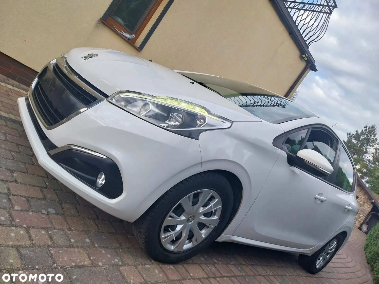 Peugeot 208 - 1