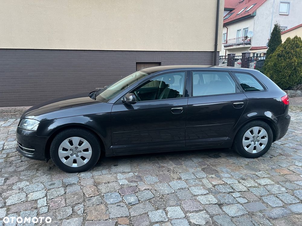 Audi A3 Sportback 1.6 TDI Ambiente - 2