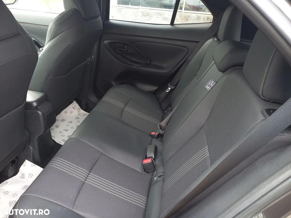 Toyota Yaris Cross 1.5 VVT-i HSD 4x4 Exclusive Adventure - 11