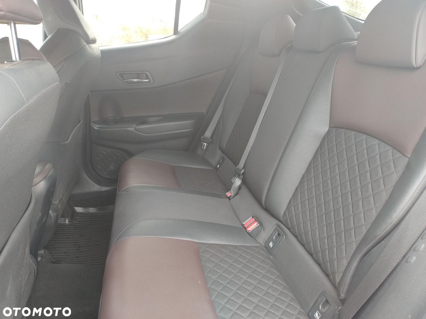Toyota C-HR - 14