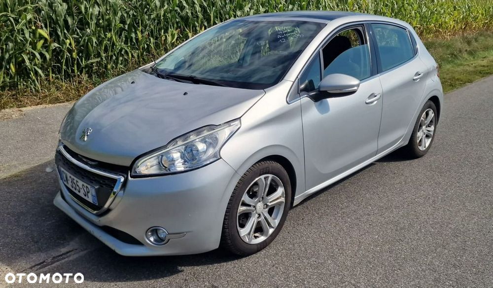 Peugeot 208 - 1
