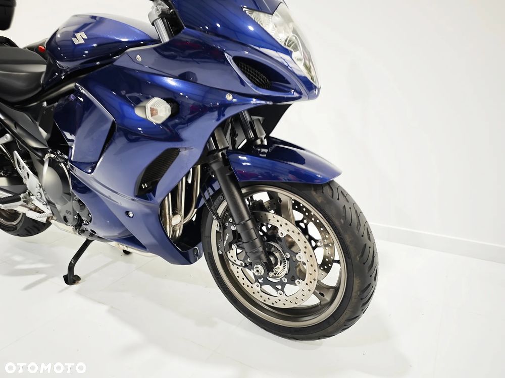 Suzuki GSX - 6