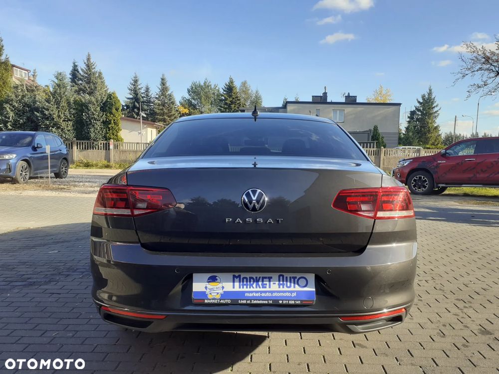 Volkswagen Passat - 4
