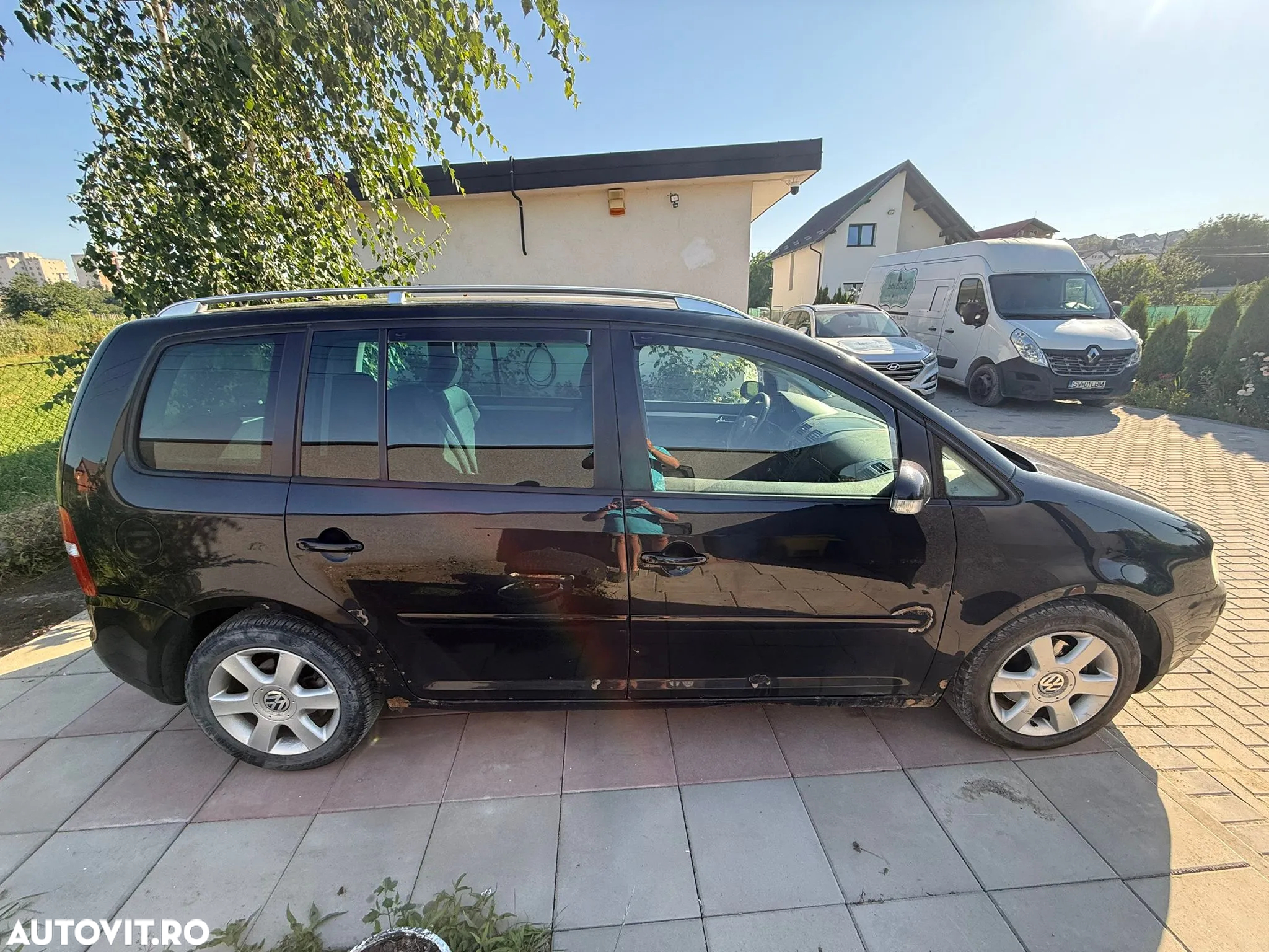 Volkswagen Touran - 4