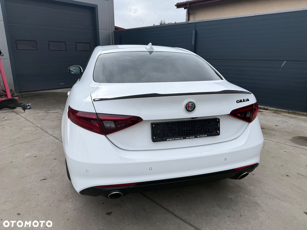 Alfa Romeo Giulia 2.0 Turbo 16V AT8 Super - 16