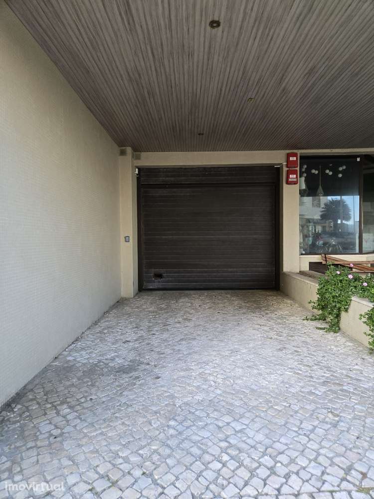lugar de estacionamento no centro da vila - Grande imagem: 4/7