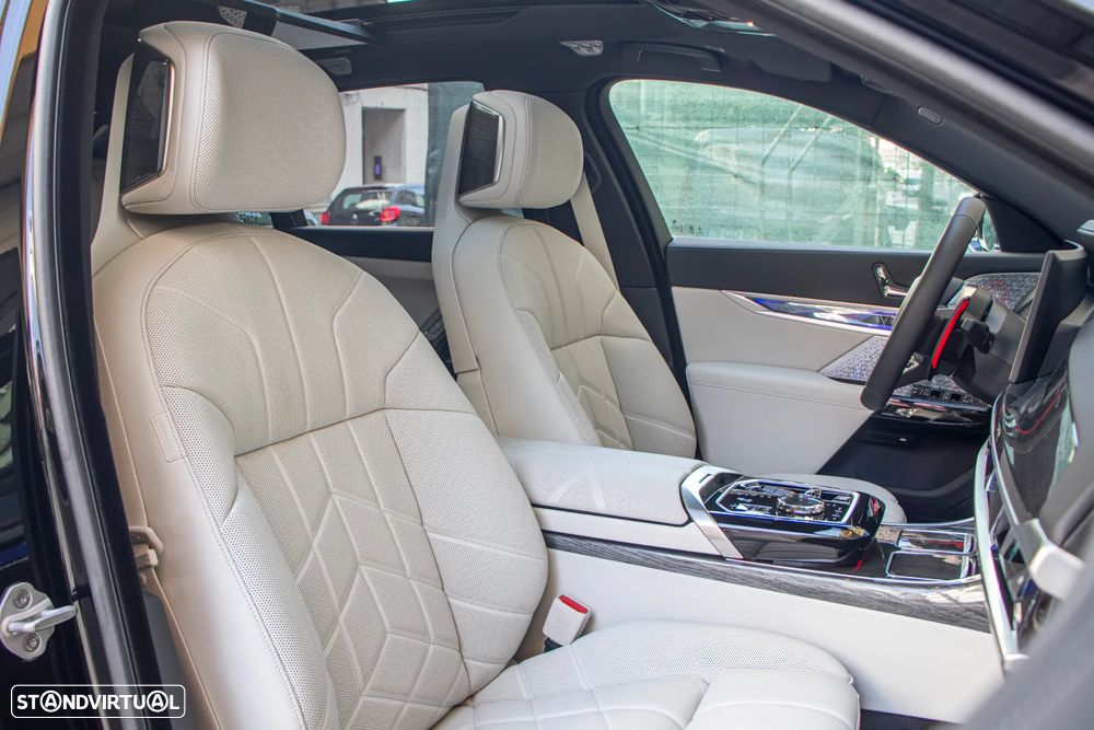 BMW 760 M760e xDrive - 33